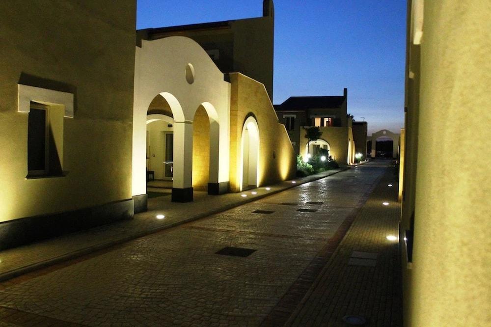 Le Residenze Archimede Aparthotel Syracuse Exterior foto